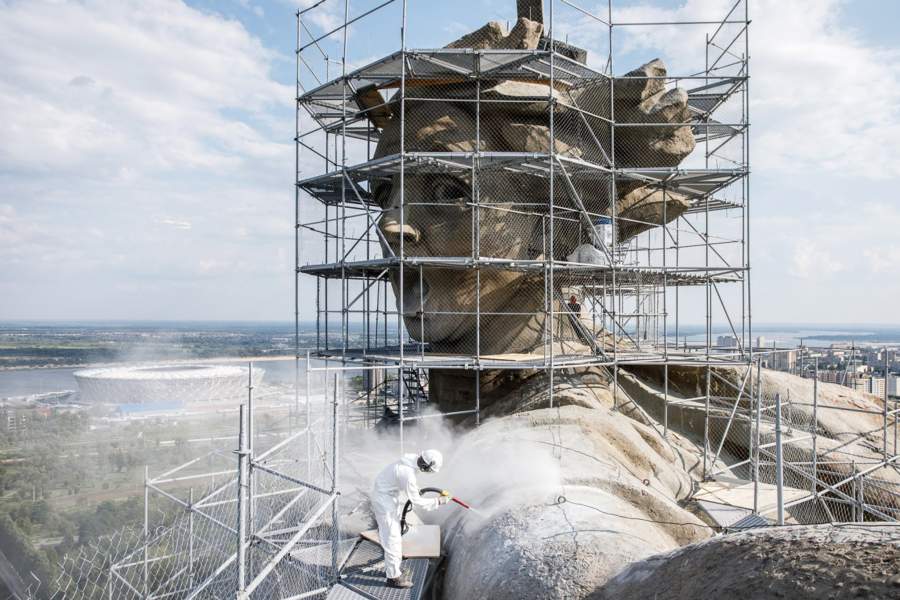 Ремонт статуи «Родина-мать» на Мамаевом кургане Волгограда