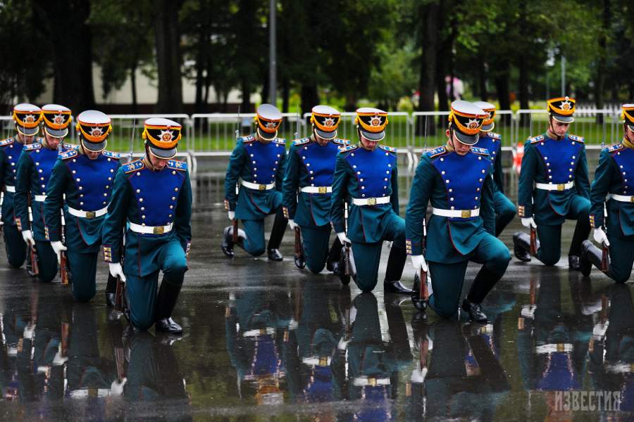 британская аристократия. корпус офицеров почетного эскорта. видео спасская башня 2018. ирина мамаева президентский полк. корпус офицеров почетного эскорта.