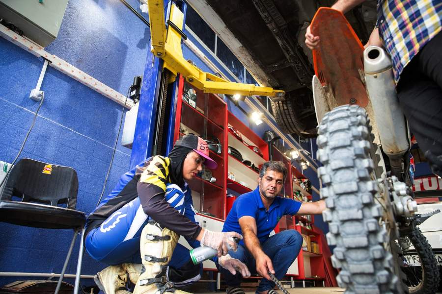 Женщина-байкер из Ирана