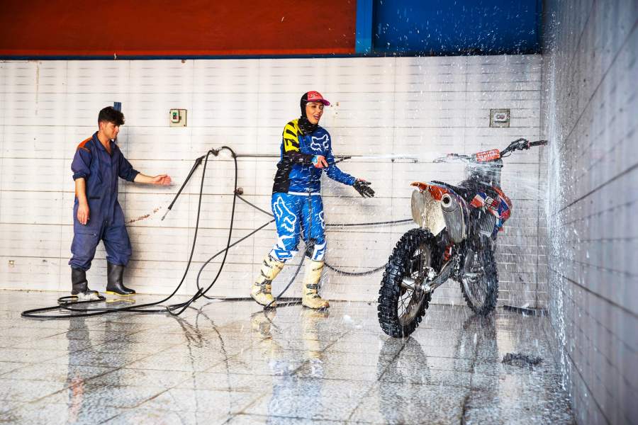 Женщина-байкер из Ирана