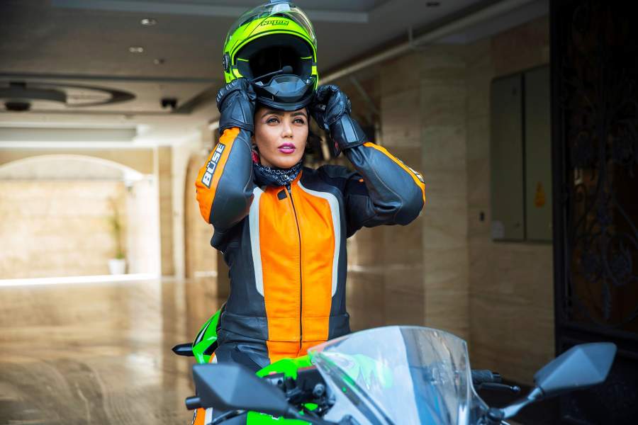 Женщина-байкер из Ирана