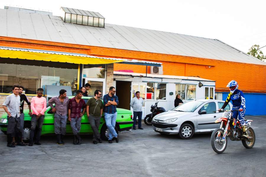 Женщина-байкер из Ирана