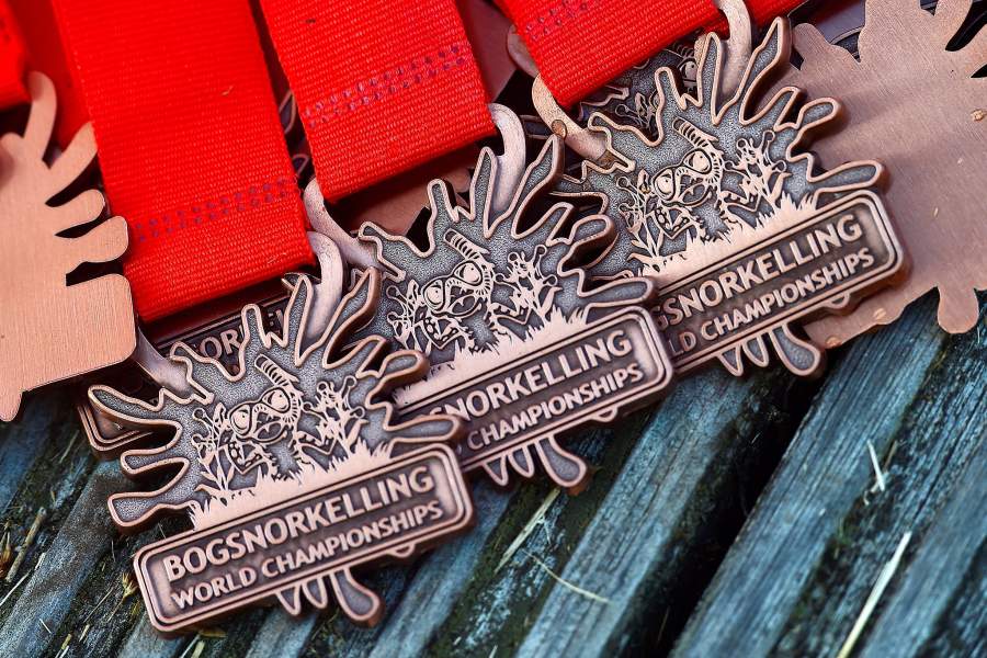 Соревнования по плаванию в болоте