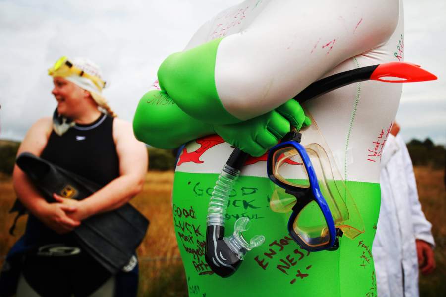 Соревнования по плаванию в болоте