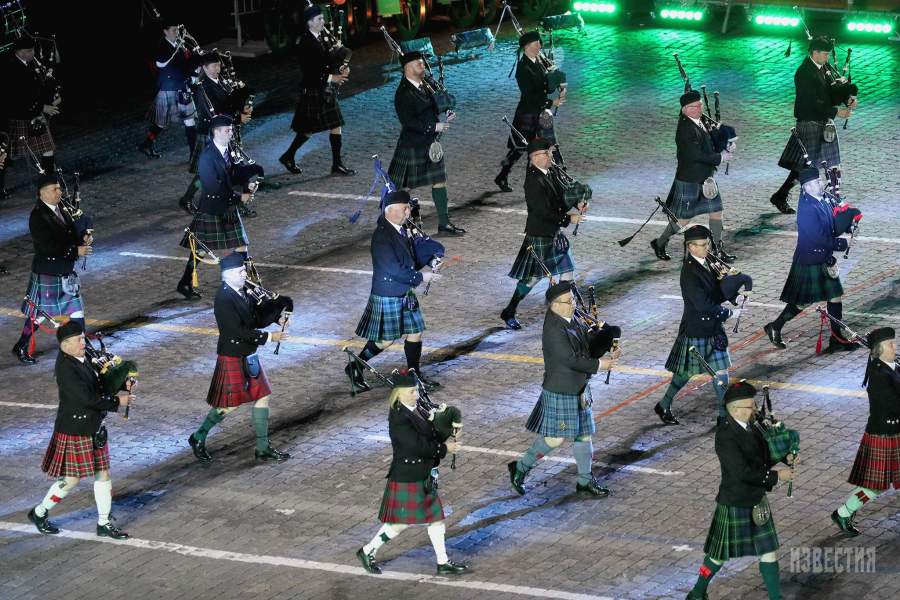 Международный кельтский оркестр волынок и барабанов 