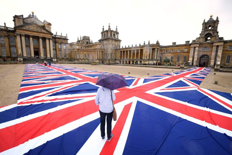 Инсталляция Маурицио Каттелана