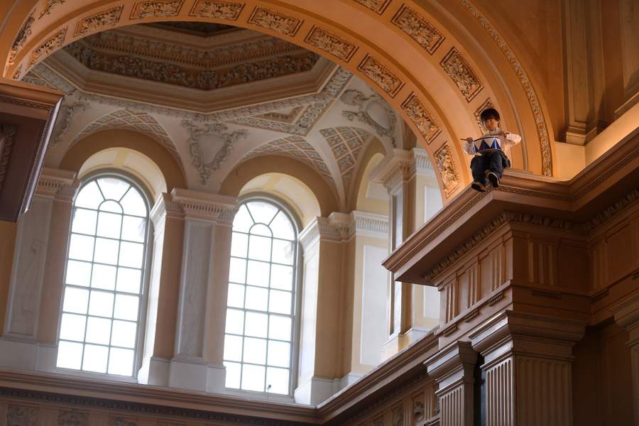 Инсталляция Маурицио Каттелана