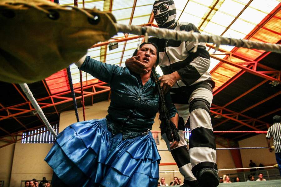 Женские бои «Чолита-реслинг» в Боливии