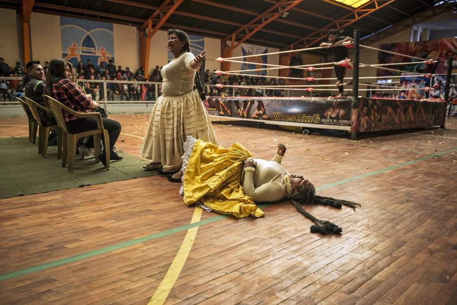 Женские бои «Чолита-реслинг» в Боливии