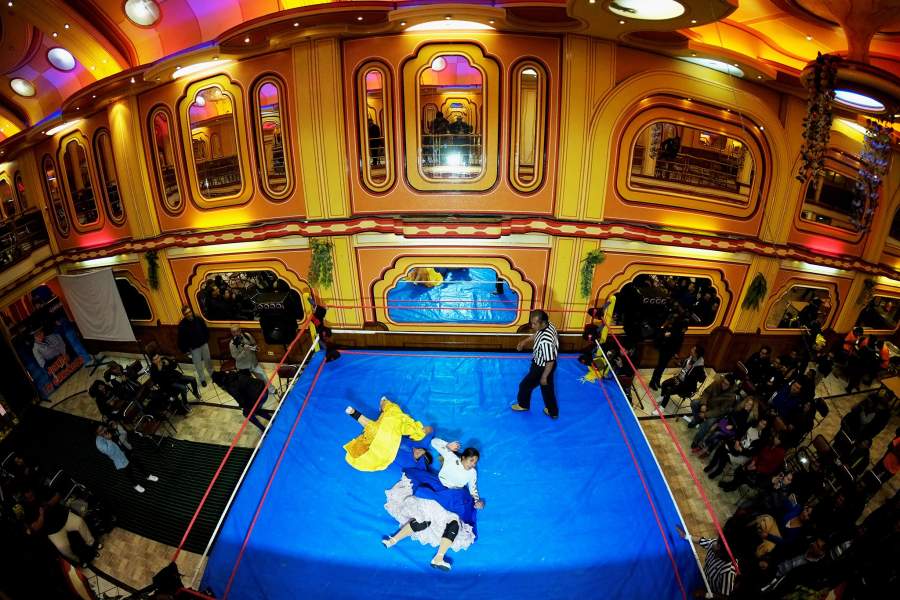 Женские бои «Чолита-реслинг» в Боливии