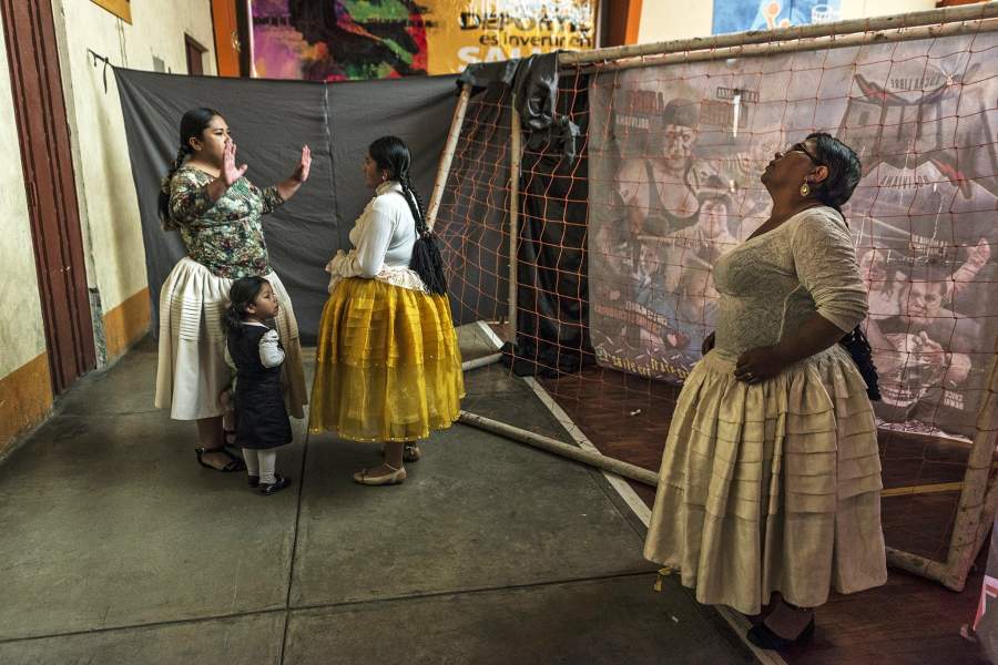 Женские бои «Чолита-реслинг» в Боливии