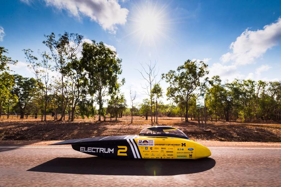 Гонки автомобилей на солнечных батареях в Австралии