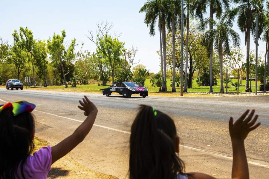 Гонки автомобилей на солнечных батареях в Австралии