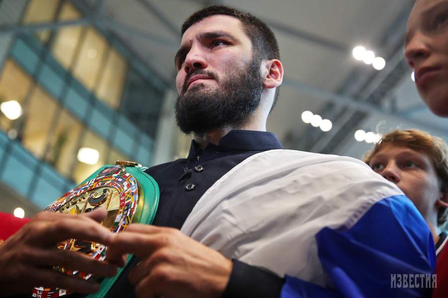 Торжественная встреча чемпиона мира по версиям IBF и WBC в полутяжелом весе россиянина Артура Бетербиева