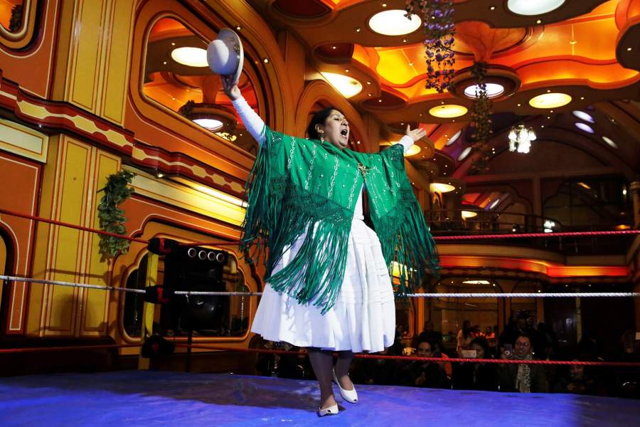 Женские бои «Чолита-реслинг» в Боливии