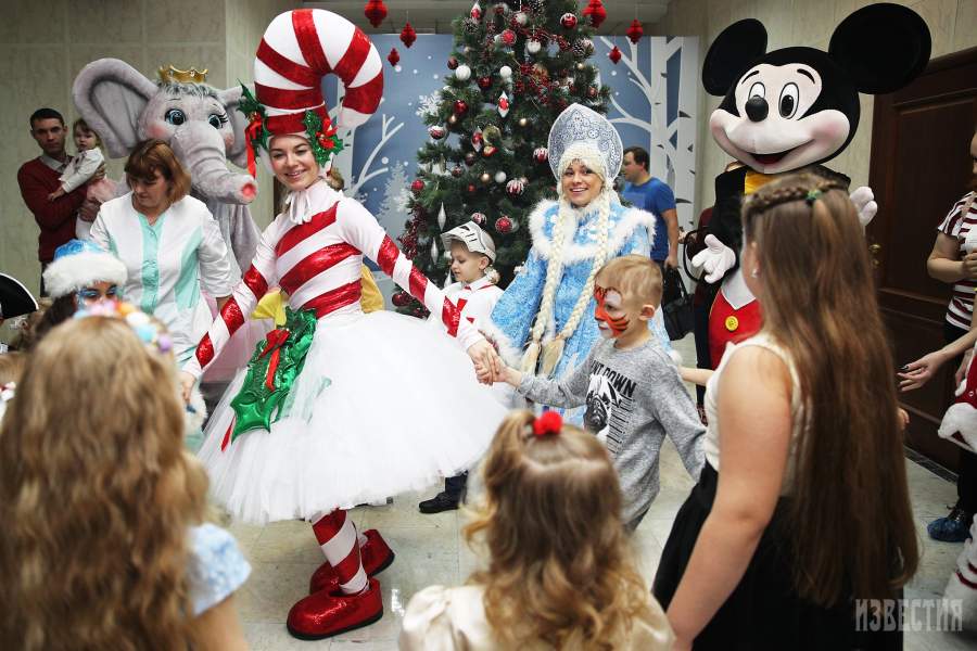 В Центре трансплантологии и искусственных органов им. ак. В.И. Шумакова состоялся традиционный Новогодний Праздник для маленьких пациентов Центра и их родителей