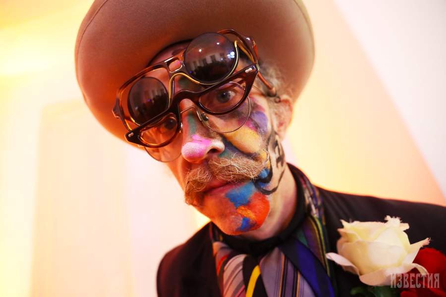 Один из участников выставочного проекте MMOMA 99/19, посвященный 20-летнему юбилею Московского музея современного искусства