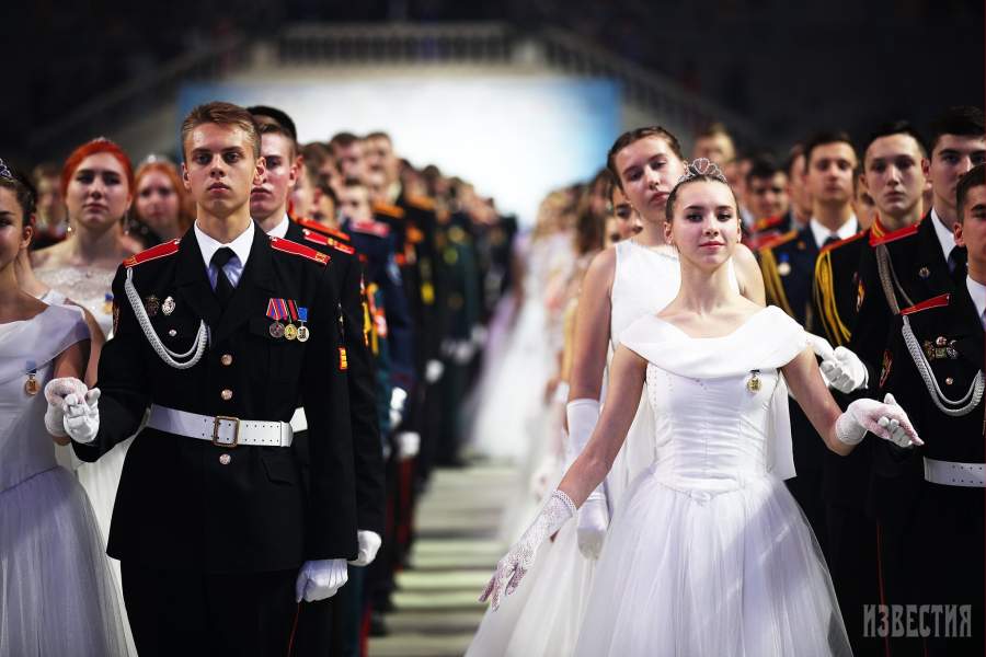 В московском Гостином дворе состоялся IV Международный благотворительный кадетский бал