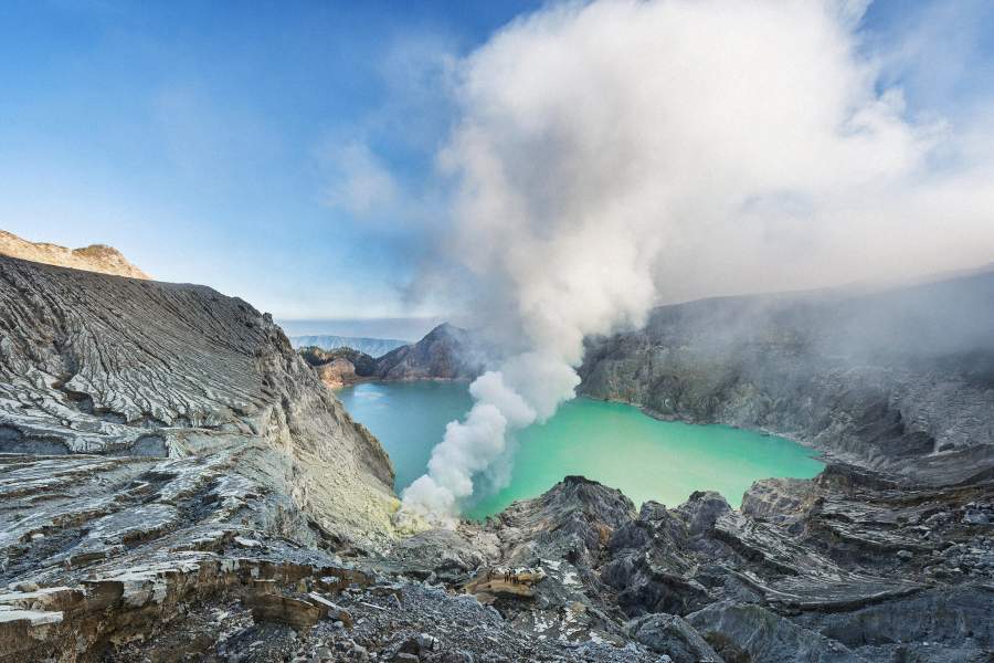 Вулкан Кава Иджен в Индонезии