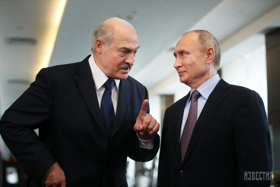 Владимир Путин и президент Белоруссии Александр Лукашенко во время общения с журналистами после встречи в образовательном центре «Сириус» в Сочи, посвященной сотрудничеству двух стран в сферах образования, культуры и спорта