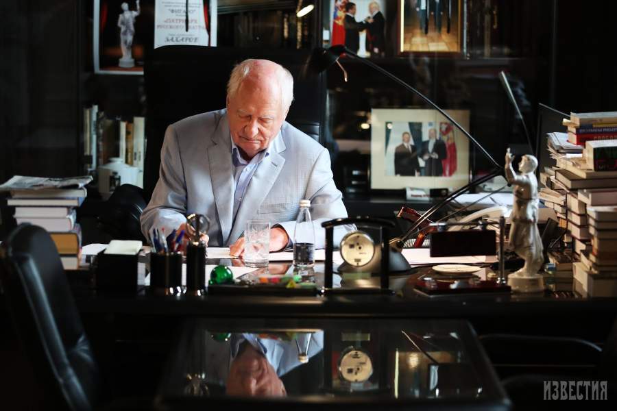 Марк Захаров