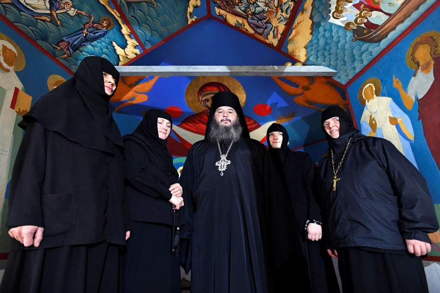 Монастырь на корабле в Нидерландах 