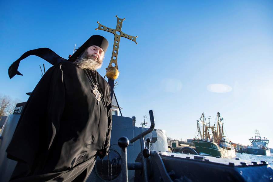 Монастырь на корабле в Нидерландах 