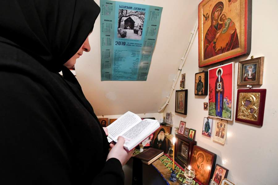 Монастырь на корабле в Нидерландах 