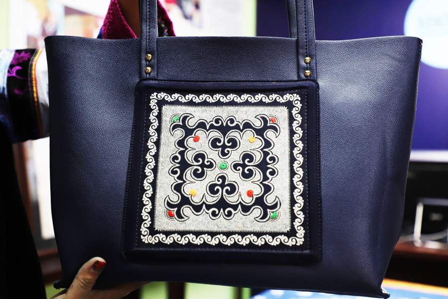 Китайский батик. Искусство росписи по ткани