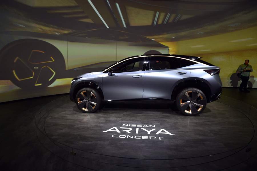 Nissan привез в Лас-Вегас мяч с автопилотом, который всегда находит лунку. Той же полуавтономной системой оснащен кроссовер Ariya. А серийный вариант электромобиля получит новый полный привод e-4ORCE c двумя электромоторами – по одному на ось. Новая система позволит гибко менять крутящий момент на каждом колесе и более эффективно рекуперировать энергию при замедлении