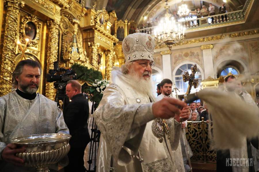 Патриарх Московский и всея Руси Кирилл во время Божественной литургии с чином великого освящения воды в Крещенский сочельник в кафедральном соборном храме Христа Спасителя в Москве