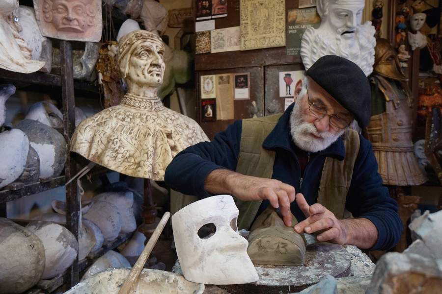 Художник за работой