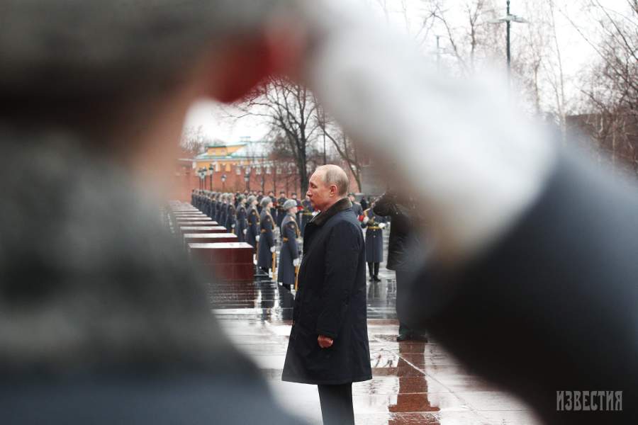 Церемония возложения венка к Могиле Неизвестного Солдата в День защитника Отечества