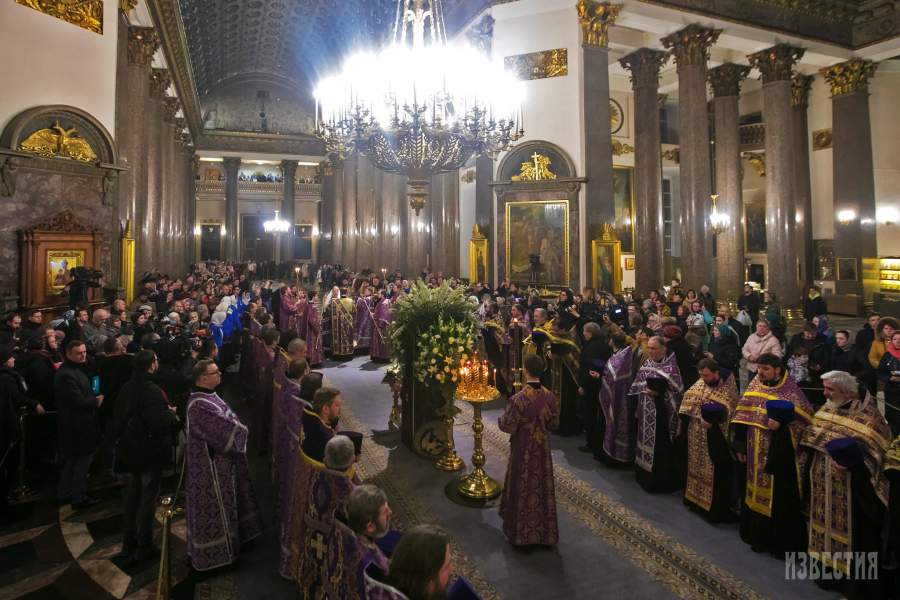 В Казанский собор привезли мощи Иоанна Крестителя