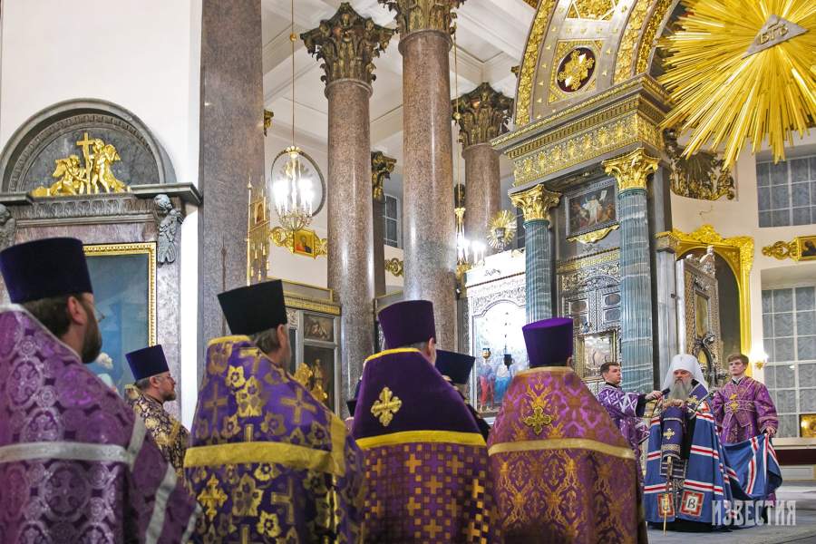 В Казанский собор привезли мощи Иоанна Крестителя