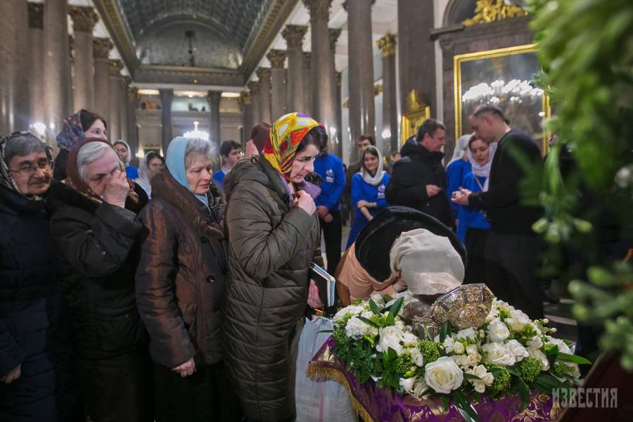 В Казанский собор привезли мощи Иоанна Крестителя