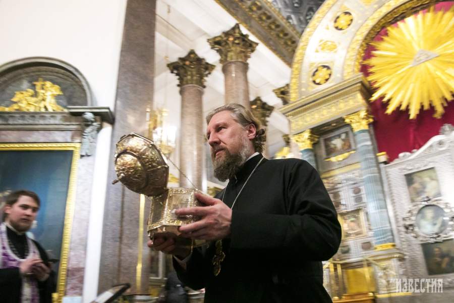 В Казанский собор привезли мощи Иоанна Крестителя