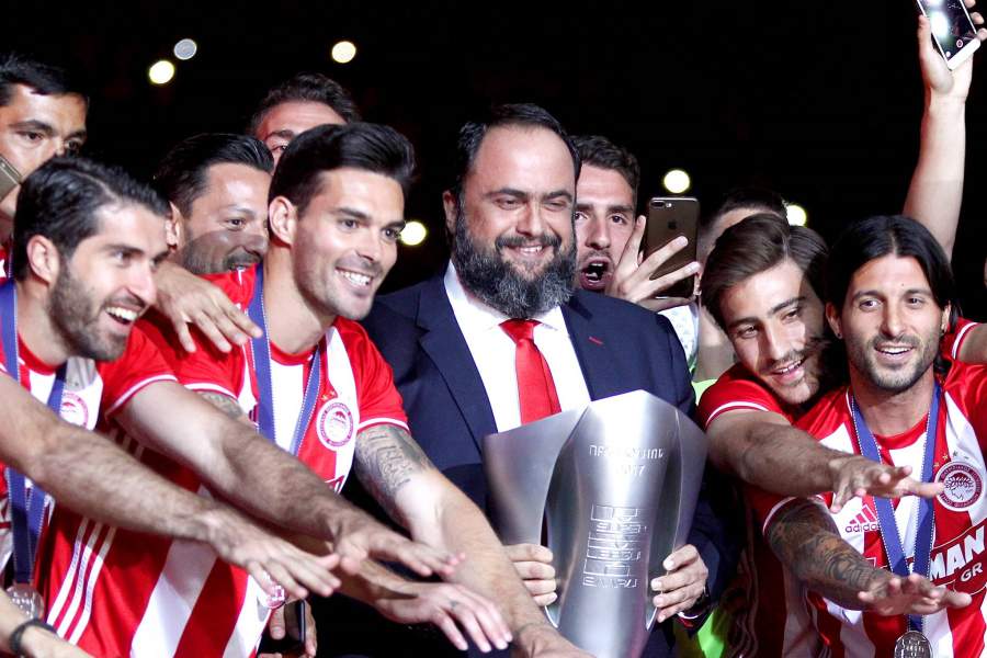 Владелец футбольных клубов «Ноттингем Форест» и «Олимпиакос», судовладелец и политический деятель Евангелос Маринакис