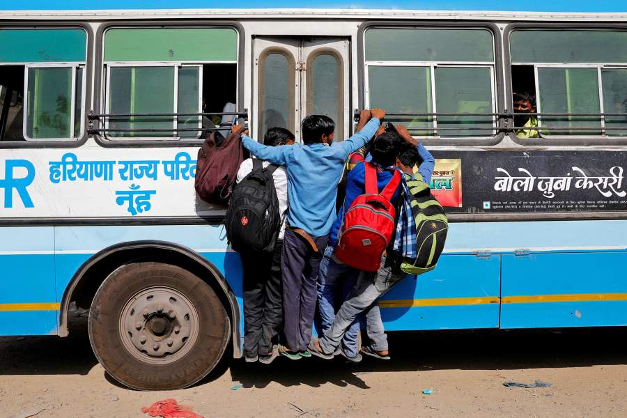 Люди не могут уехать домой из Нью-Дейли