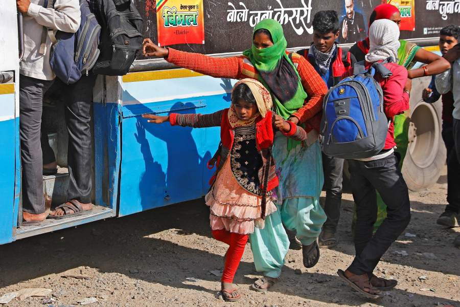 Люди не могут уехать домой из Нью-Дейли