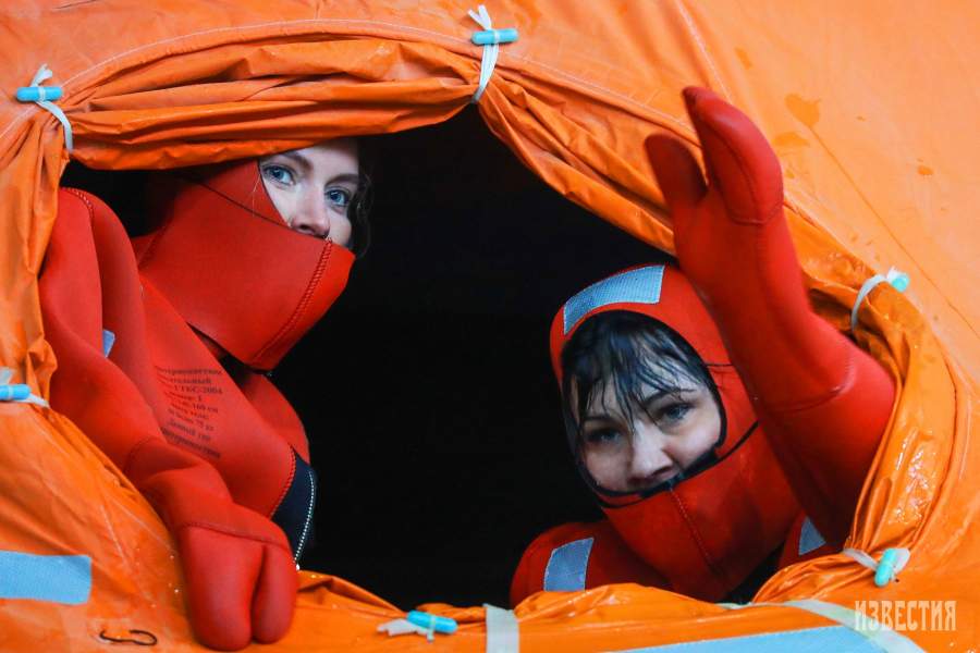 Подготовка девушек-курсантов в Военно-морском политехническом институте Петра Великого