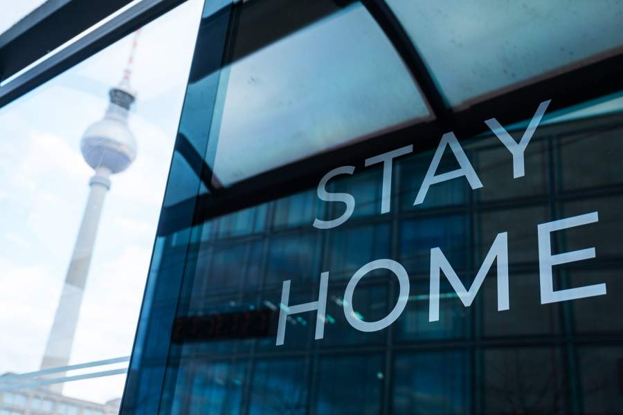 Оставайтесь дома