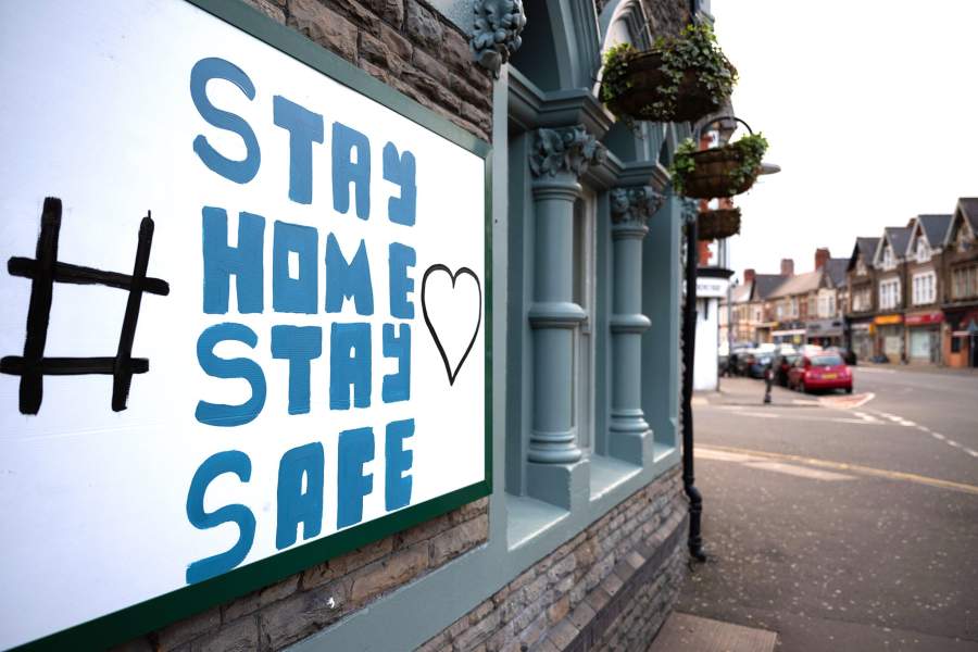 Оставайтесь дома