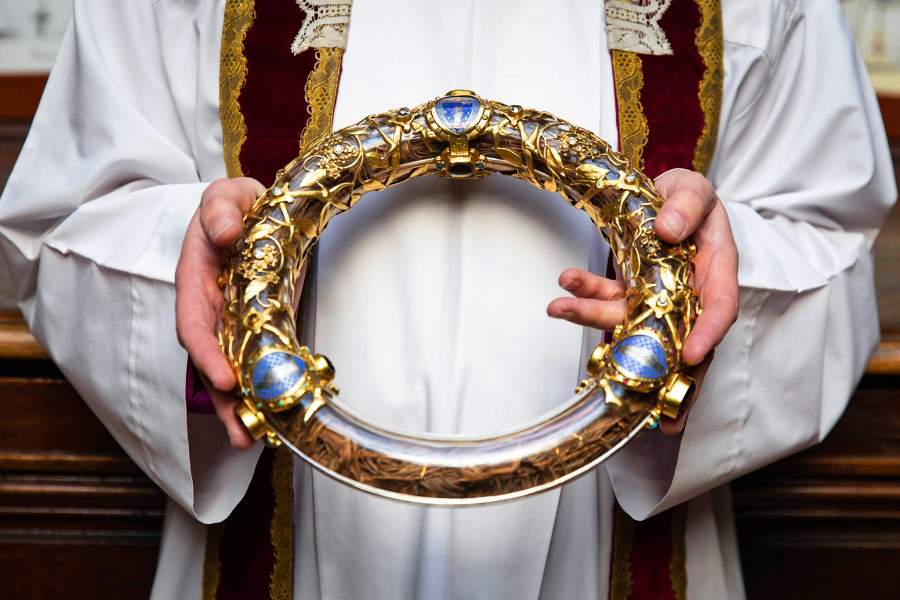 В соборе Нотр-Дам впервые после пожара прошла служба