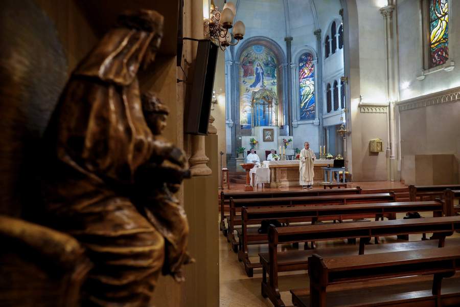 Службы в церкви во время коронавируса