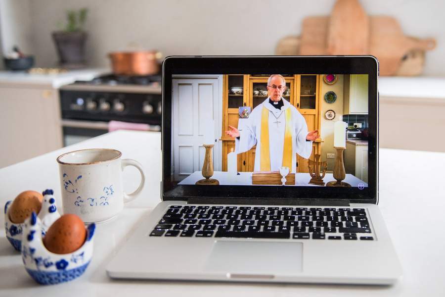 Службы в церкви во время коронавируса