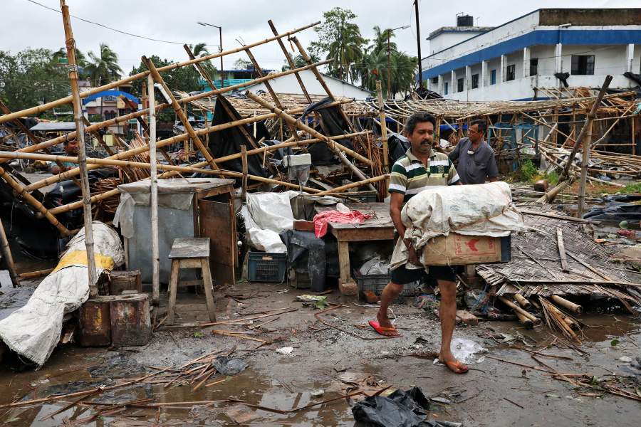 Мощный шторм обрушился на прибрежные районы Индии