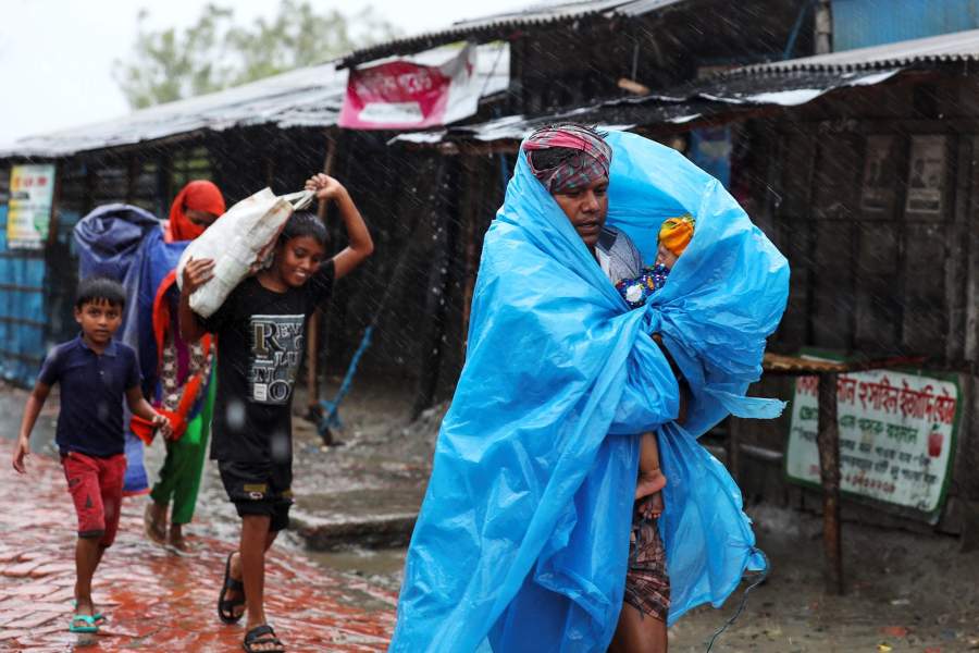 Мощный шторм обрушился на прибрежные районы Индии