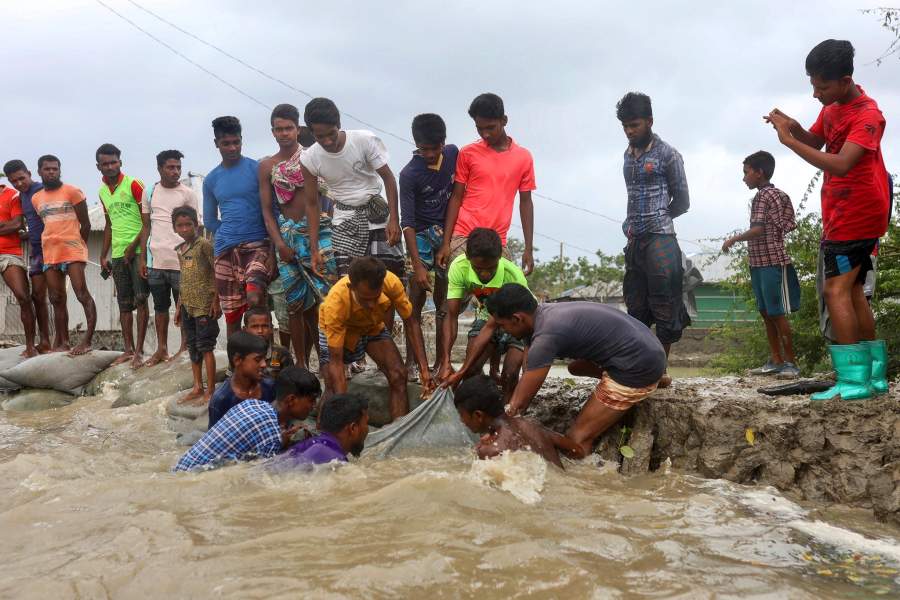 Мощный шторм обрушился на прибрежные районы Индии