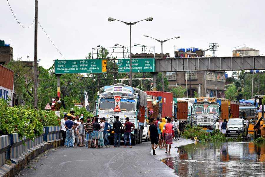 Мощный шторм обрушился на прибрежные районы Индии